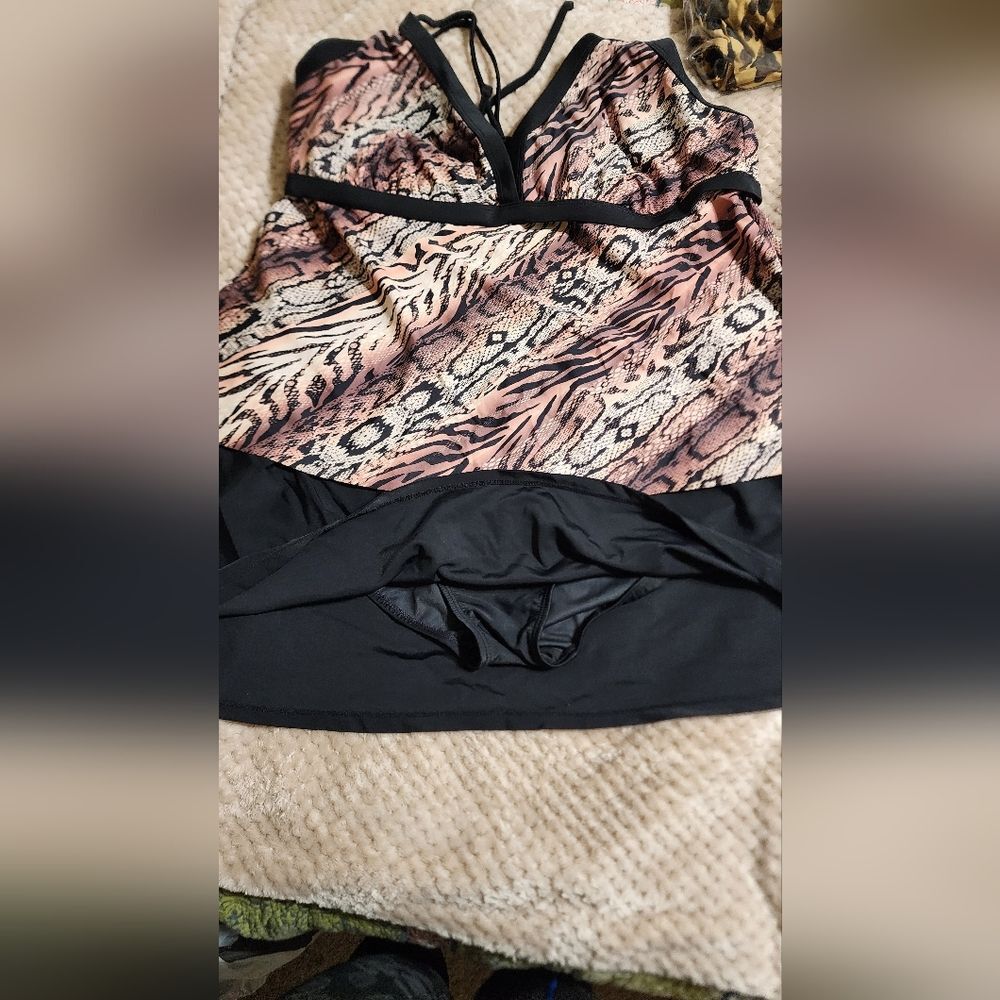Elegant Black and Cream One Piece Swimwear 2X